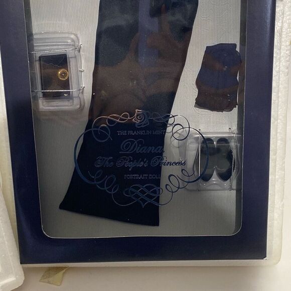 Franklin Mint Black Princess Diana Portrait Doll Sequined Gown & Accessories - Picture 2 of 5